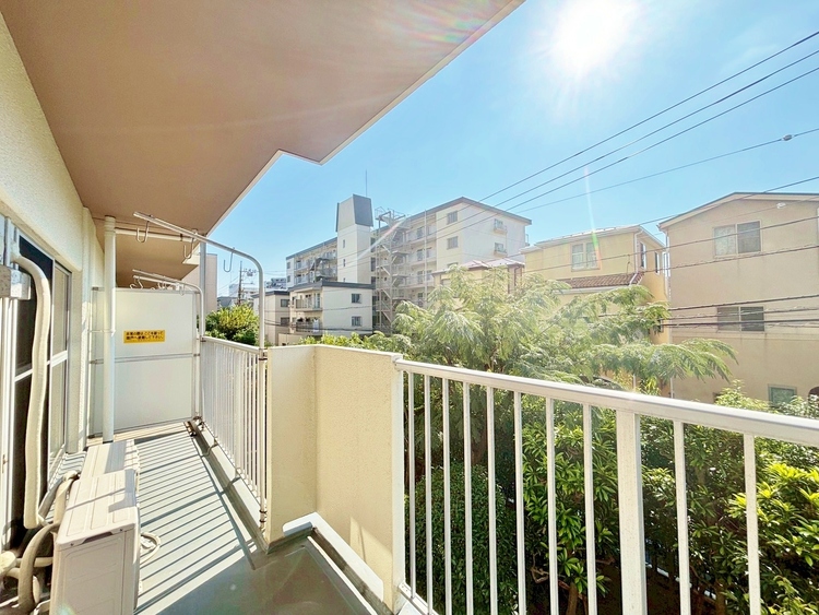 バルコニー 暮らしの中で、光と風を演出してくれるバルコニー。