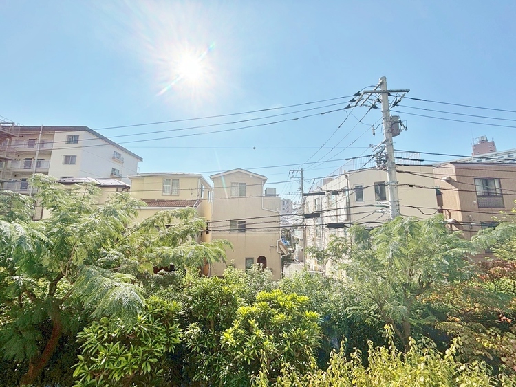 バルコニー 頬をなでる、優しい風を感じることが出来ます。