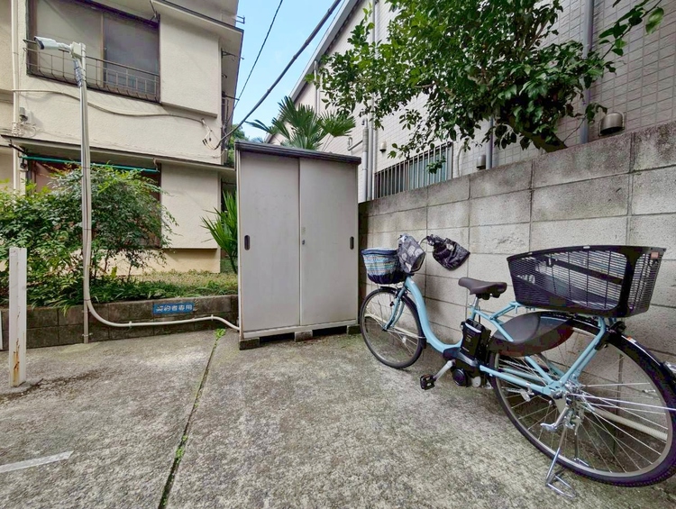 設備 きちんと整備された駐輪場。住む方の心遣いが感じられます。