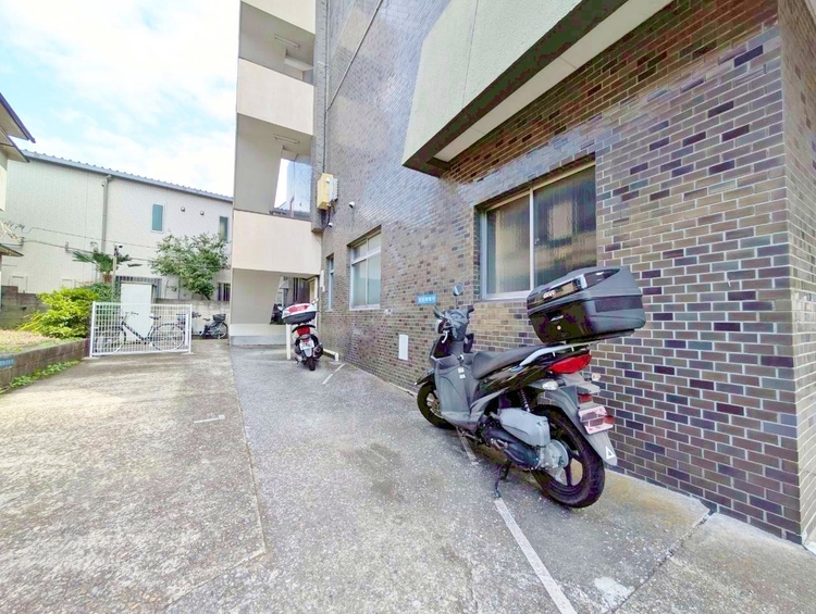 設備 駐輪場だけでなくバイク置き場も併設されております。
