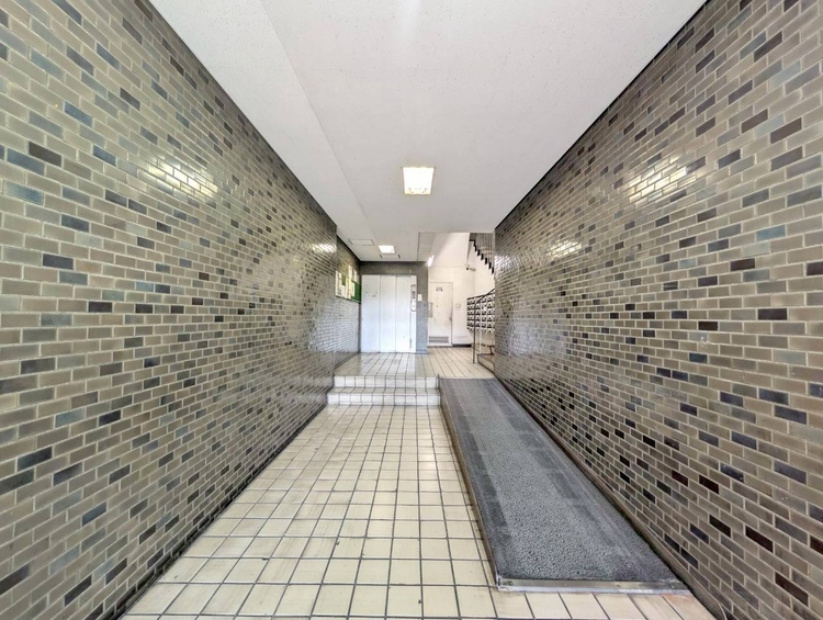 エントランス エントランス内部は、管理が行き届き清潔な共有スペースとなっています。