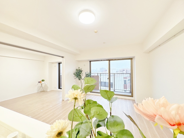 居間 居心地の良い空気感は、暮らしのステージを彩り、心からのやすらぎと満足感を与えてくれます。