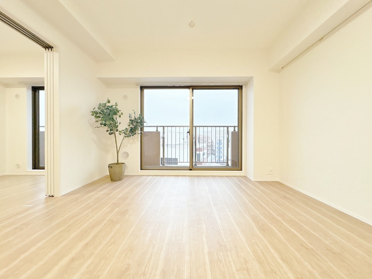 居間 飾り過ぎないシンプルな内装と偏り過ぎないデザインで統一しました。