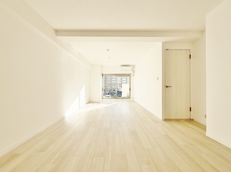 居間 居心地の良い空気感は、暮らしのステージを彩り、心からのやすらぎと満足感を与えてくれます。