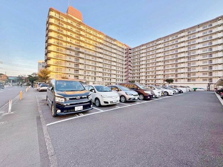 駐車場 本物件の駐車スペースです。車種制限のある場合もございますので、お気軽にお問い合わせくださいませ。