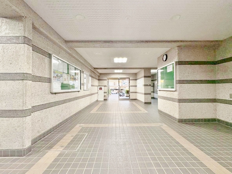 エントランス エントランス内部は、管理が行き届き清潔な共有スペースとなっています。