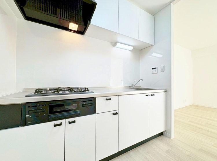 キッチン スマートな意匠と充実の機能を備えたキッチンが、暮らしにおいしい彩りを添えます。