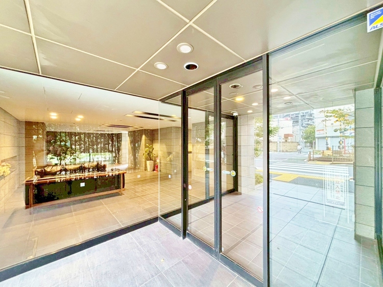 エントランス エントランス内部は、管理が行き届き清潔な共有スペースとなっています。