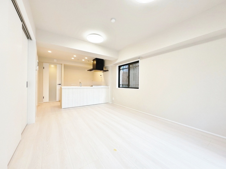 居間 居心地の良い空気感は、暮らしのステージを彩り、心からのやすらぎと満足感を与えてくれます。