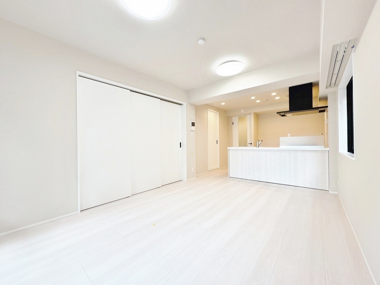 居間 飾り過ぎないシンプルな内装と偏り過ぎないデザインで統一しました。