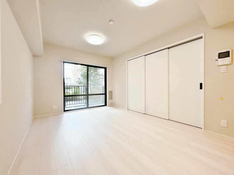 居間 快適に過ごす毎日を求めて、暮らしの中でご自身の「マイホーム」に創り上げてください。