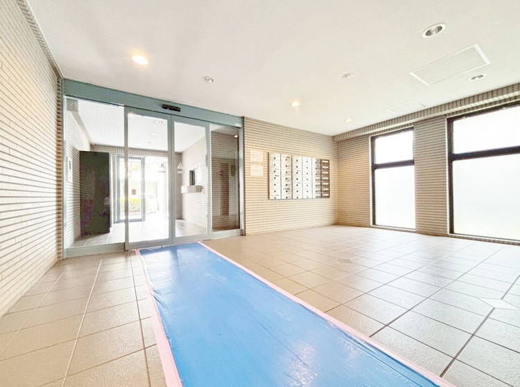 エントランス エントランス内部は、管理が行き届き清潔な共有スペースとなっています。