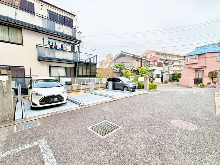 駐車場 本物件の駐車スペースです。車種制限のある場合もございますので、お気軽にお問い合わせくださいませ。