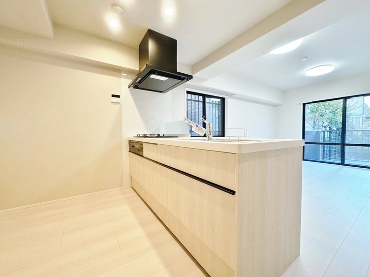 キッチン スマートな意匠と充実の機能を備えたキッチンが、暮らしにおいしい彩りを添えます。