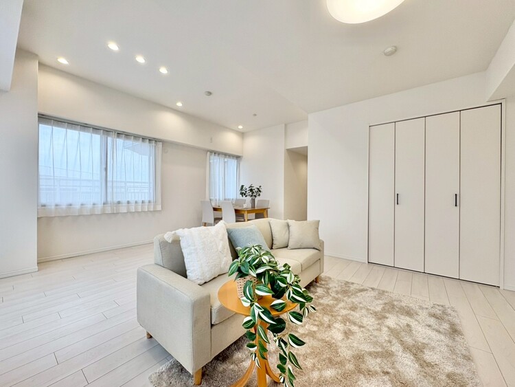 居間 居心地の良い空気感は、暮らしのステージを彩り、心からのやすらぎと満足感を与えてくれます。