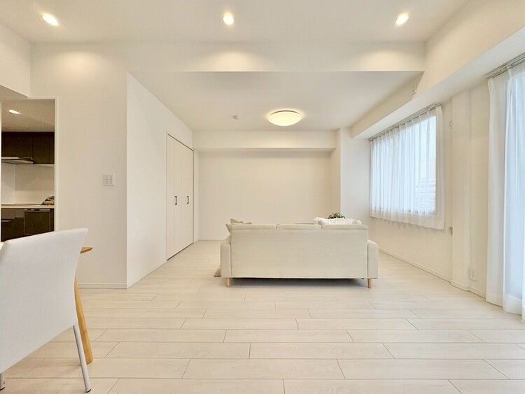 居間 飾り過ぎないシンプルな内装と偏り過ぎないデザインで統一しました。