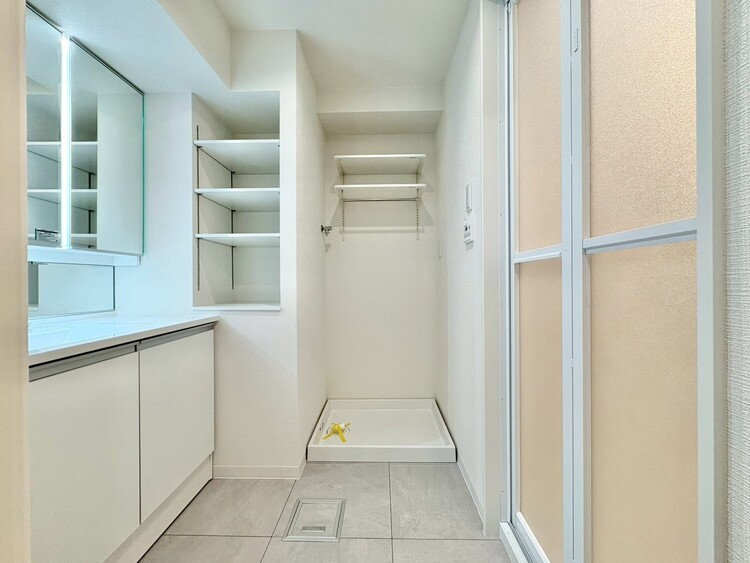 洗面 清潔感と心地よさを重視した、上質感漂うパウダールーム。