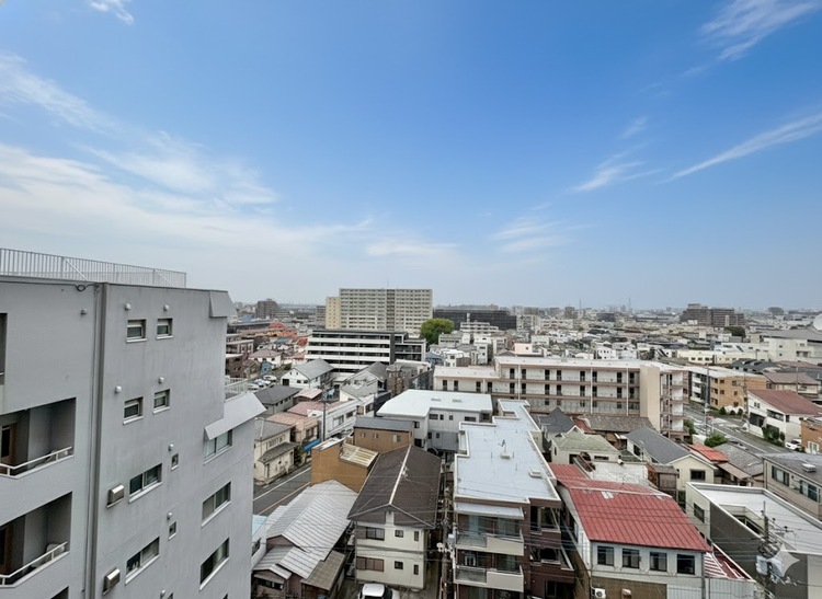 バルコニー 窓を開けると広がる青空。心をリフレッシュして日々を過ごしていきましょう。