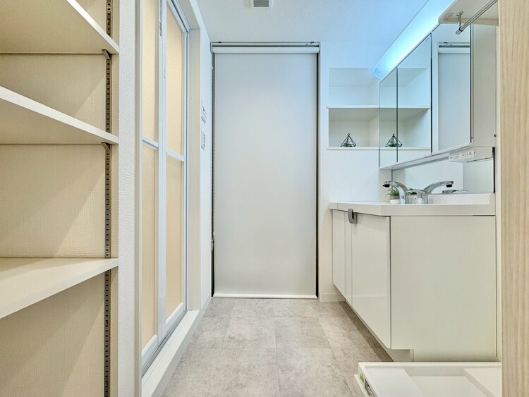 洗面 清潔感と心地よさを重視した、上質感漂うパウダールーム。