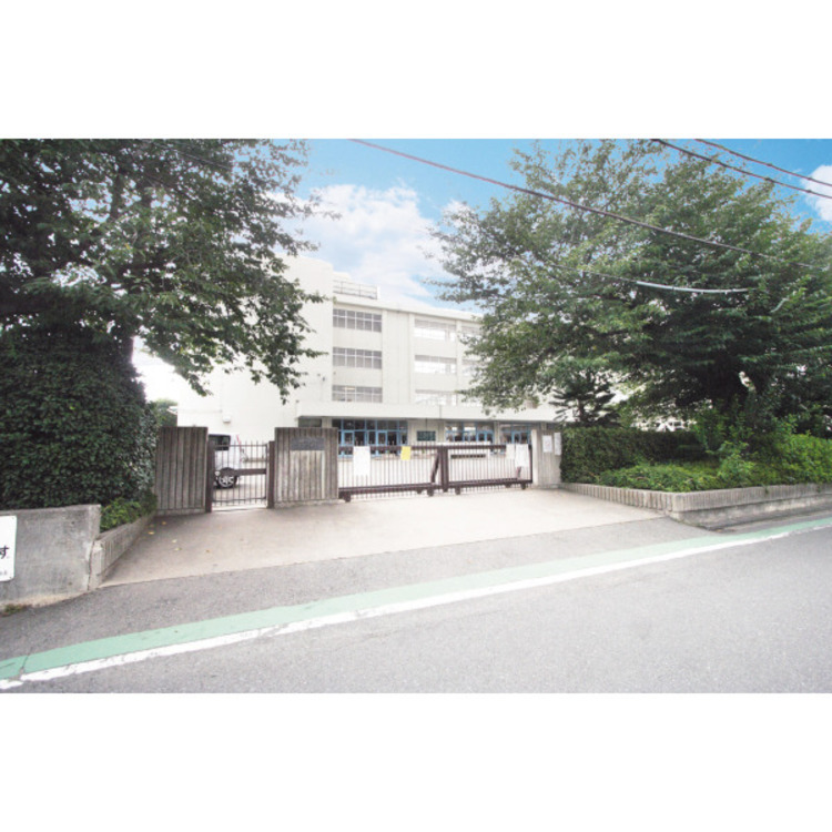 周辺 第二中学校(約360m)