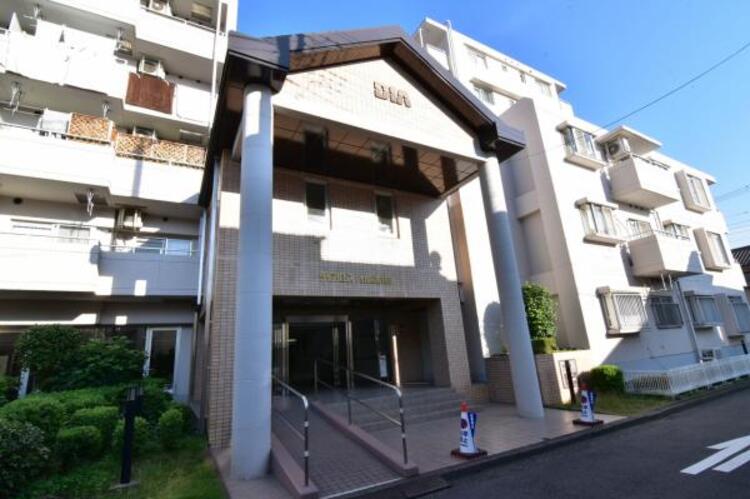 エントランス エントランスは、まさに顔となる場所。シンプルながらも格調高い雰囲気を漂わせて上質な空間。