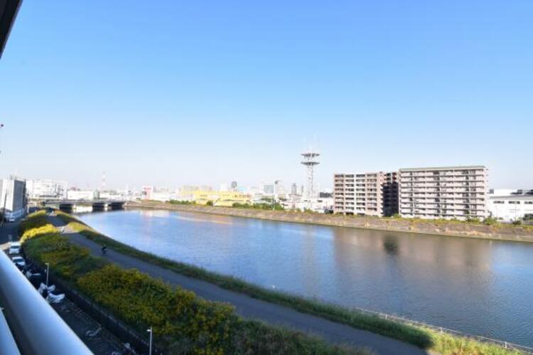 その他 開放感のある眺望。季節による景色の変化を　日常の生活と共に感じてください。