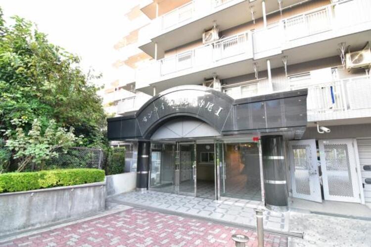 エントランス エントランスは、まさに顔となる場所。シンプルながらも格調高い雰囲気を漂わせて上質な空間。