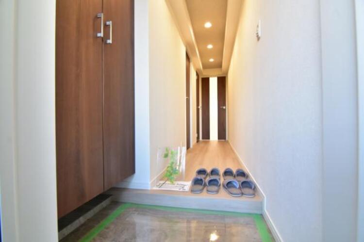 その他 一日の始まりと終わりはこちらの玄関から。今後ご家族の「行ってきます」「ただいま」が行き交う空間となるでしょう。