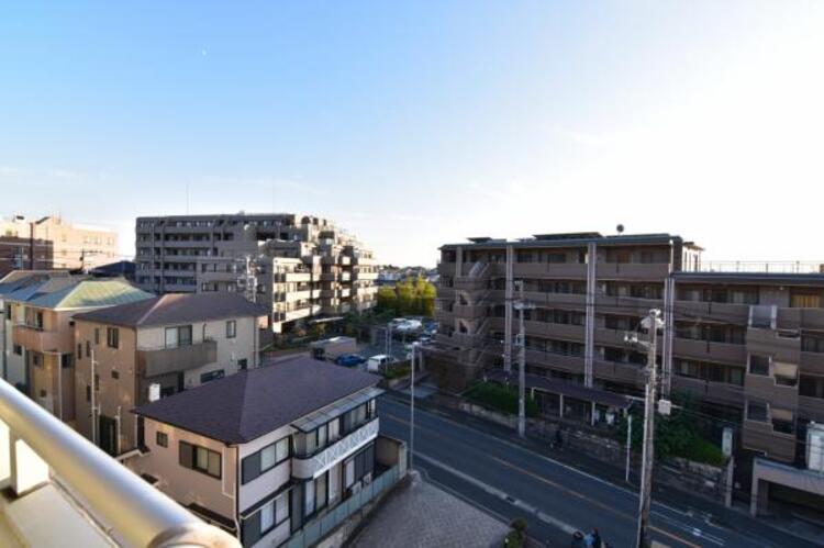 その他 開放感のある眺望。季節による景色の変化を　日常の生活と共に感じてください。