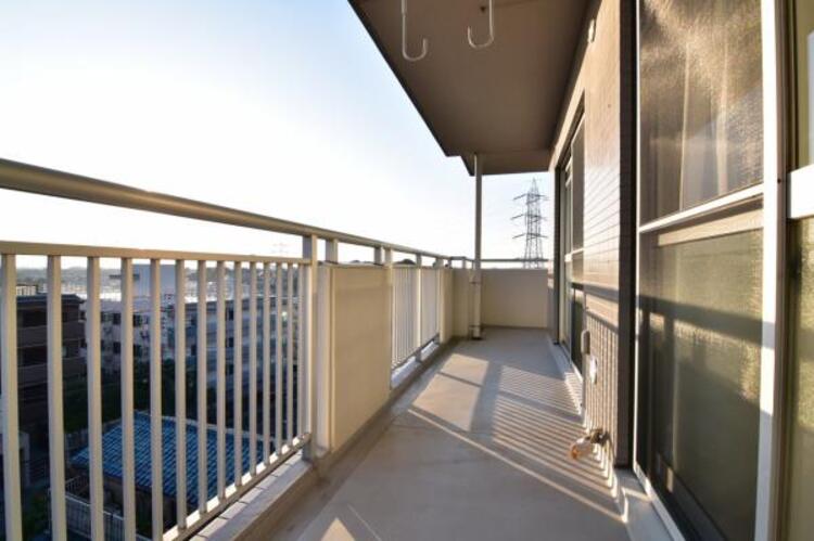 その他 バルコニー　心地よい風や陽光を楽しめるバルコニー。洗濯物を干すだけでなく、アイデア次第で多彩にお楽しみいただけます。