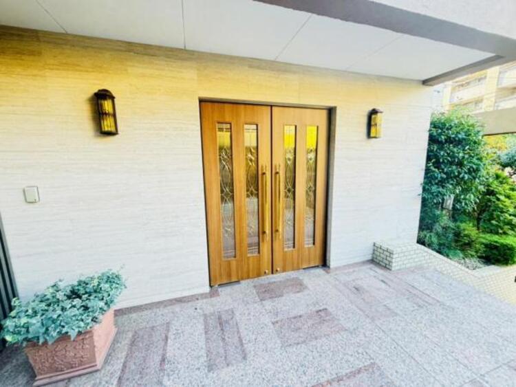 エントランス エントランスは、まさに顔となる場所。シンプルながらも格調高い雰囲気を漂わせて上質な空間。 