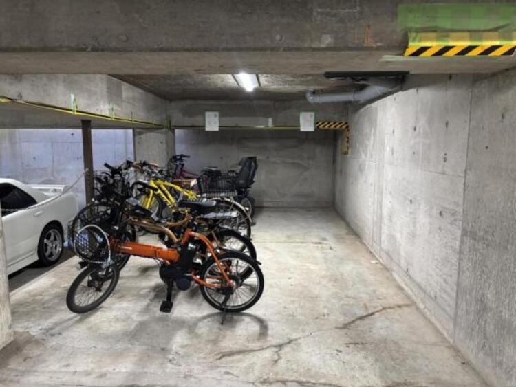 その他 管理の行き届いた駐輪場は屋内で雨の日も安心です。 