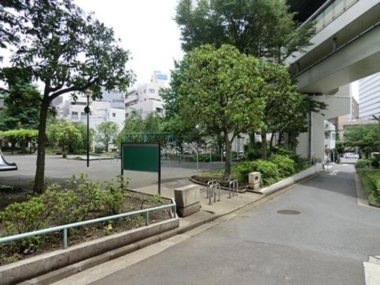 周辺 軽井沢公園　290ｍ