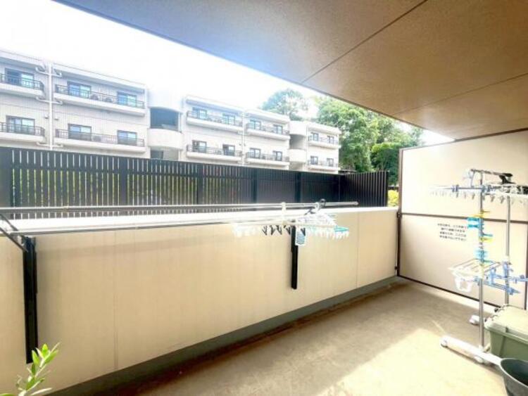 バルコニー 洗濯物もしっかり干せる、実用性の高いバルコニーです。