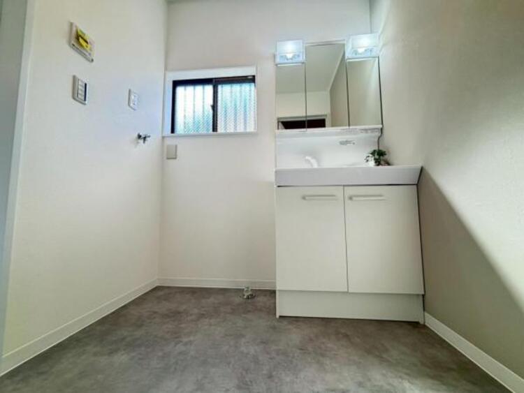 洗面 清潔感と機能性を備え、一日の始まりと終わりを心地よく演出してくれるパウダールームです。