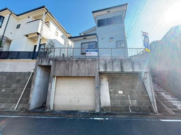 駐車場 前面道路は約6.5ｍございます。毎日のお車の出し入れもストレスなく行えます。