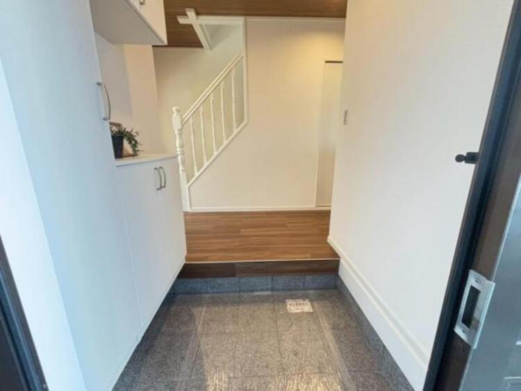 その他 広々とした玄関で大切なお客様をお出迎え。明るく気持ちの良い玄関は気持ちが盛り上がります。