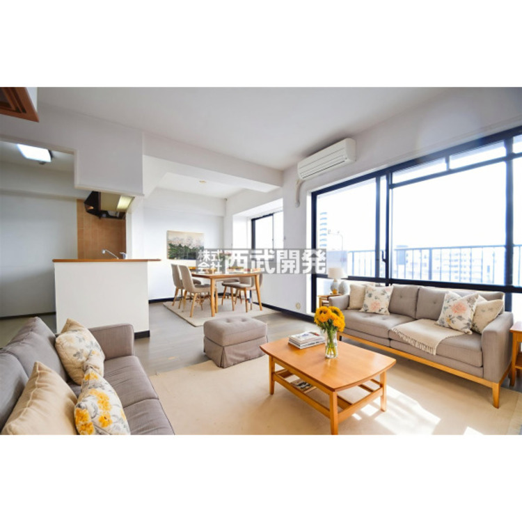 居間 【配置してある家具や小物はCGによるイメージです】