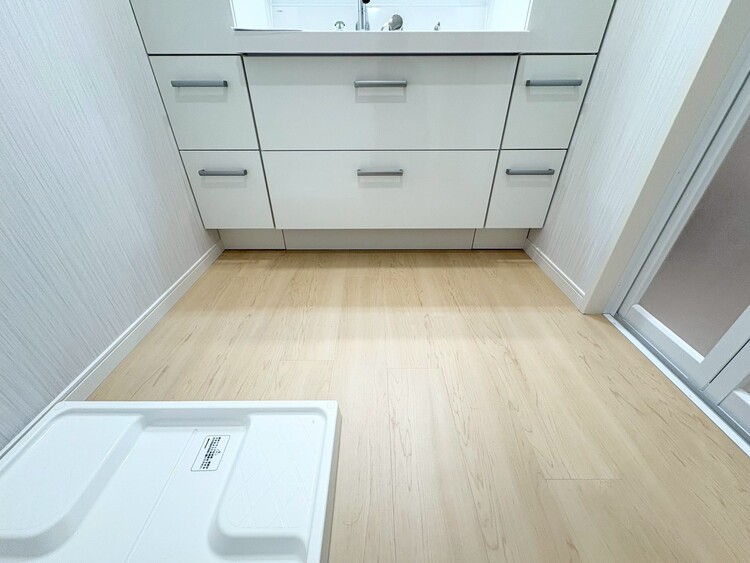 その他 十分な広さの脱衣所。