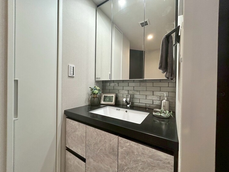 その他 清潔感を感じられる洗面化粧台。