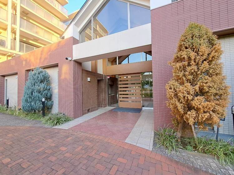 その他 上質感漂う玄関アプローチです。