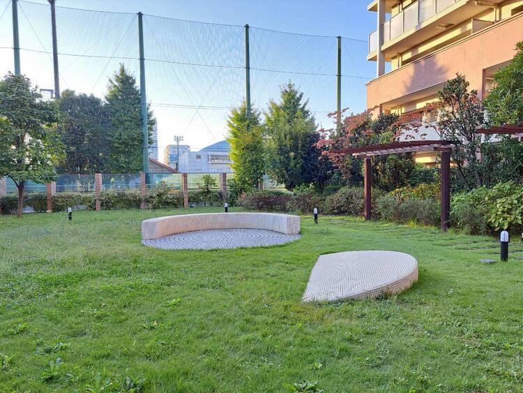 その他 マンションの敷地内には、中庭もございます。