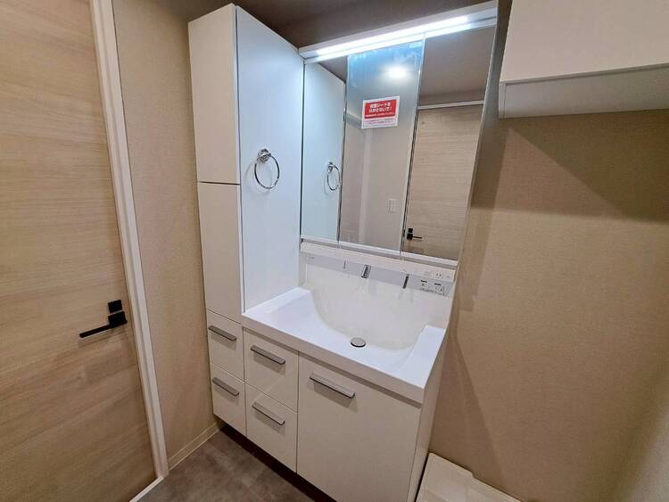 その他 清潔感を感じられる洗面化粧台。