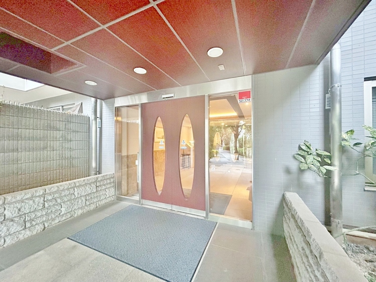 その他 上質感漂う玄関アプローチです。