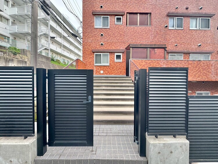 その他 上質感漂う玄関アプローチです。