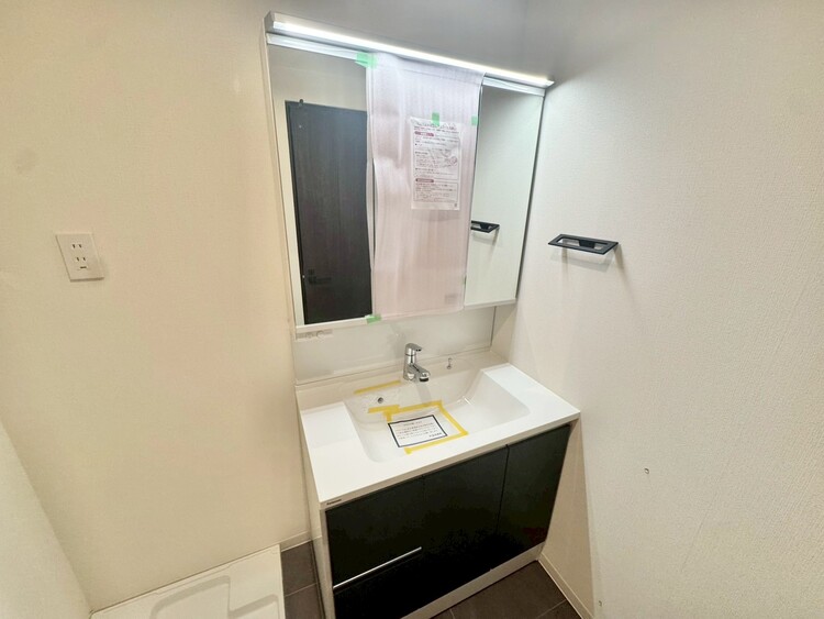 その他 清潔感を感じられる洗面化粧台。