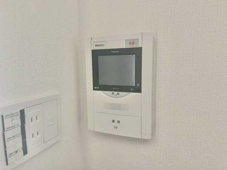 その他 誰が来てもわかる様にモニター付きインターホンを設置。