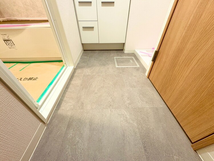 その他 十分な広さの脱衣所。