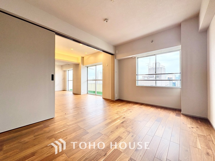 内装 ◆色彩◆この空間に放たれた光は華美なまでに演出されたデザイン。流れる時をより芳醇なコーヒーの様な色彩奏でるアダージョ。そして情景豊かな作品のような暮らしがイメージできる。