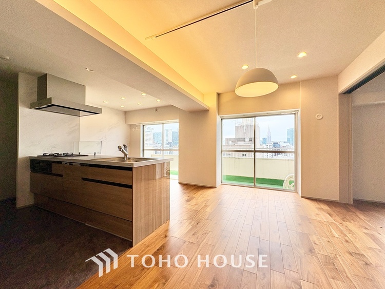 内装 ◆ここに在る◆事も無げに美しく、伝えるには筆舌に尽くし難い。豪華絢爛や華美と言う事ではなく、住まう者にとって暮らし易く心地がいいと言う美しさがこの住まいには込められている。